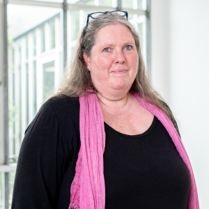 Inge Seiler-Päpper lächelt in die Kamera.